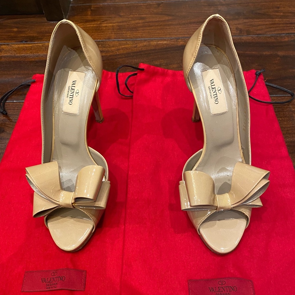 Valentino Nude patent leather bow pumps